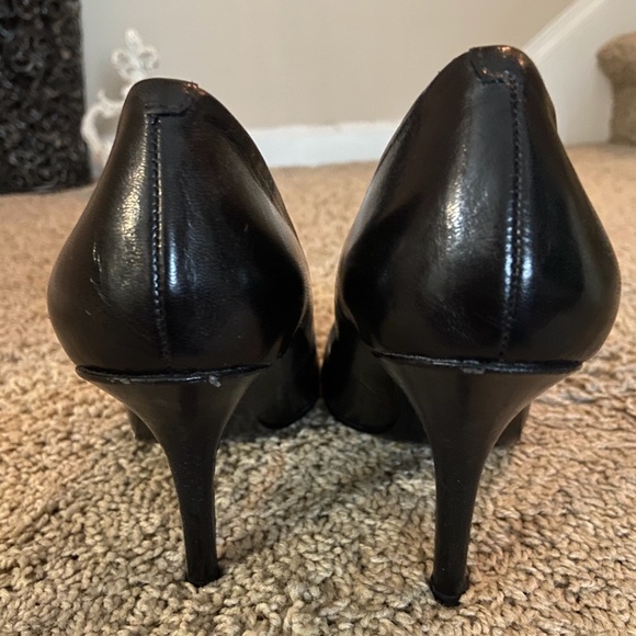 Black leather pointy-toe high heeled pumps size 9 - Picture 3 of 4